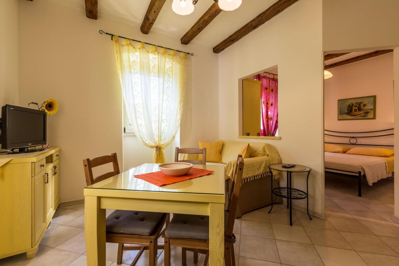Apartments Casa Saina ロヴィニ エクステリア 写真