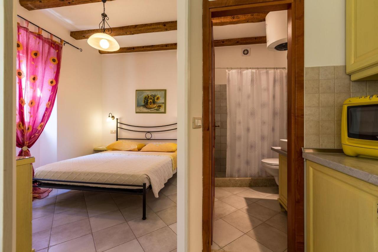Apartments Casa Saina ロヴィニ エクステリア 写真