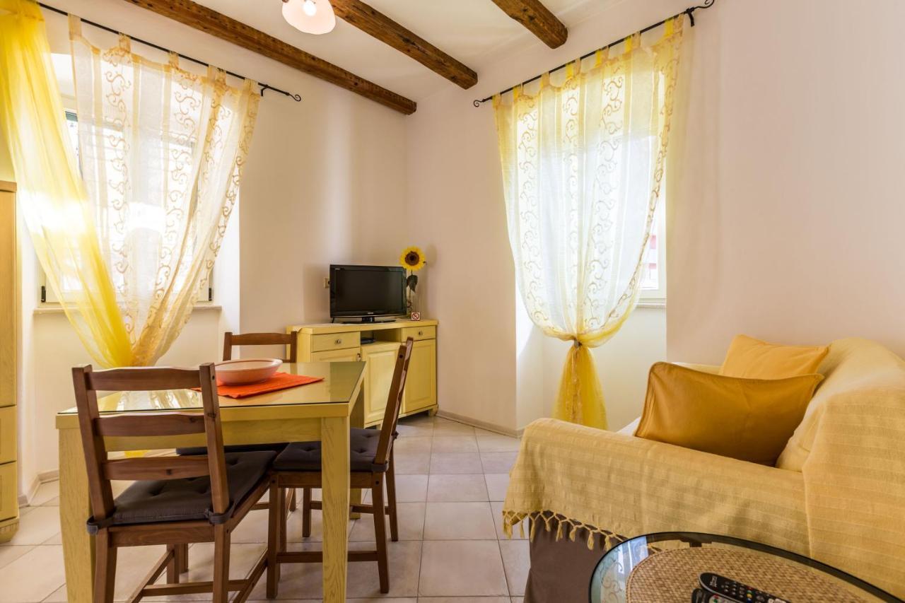 Apartments Casa Saina ロヴィニ エクステリア 写真