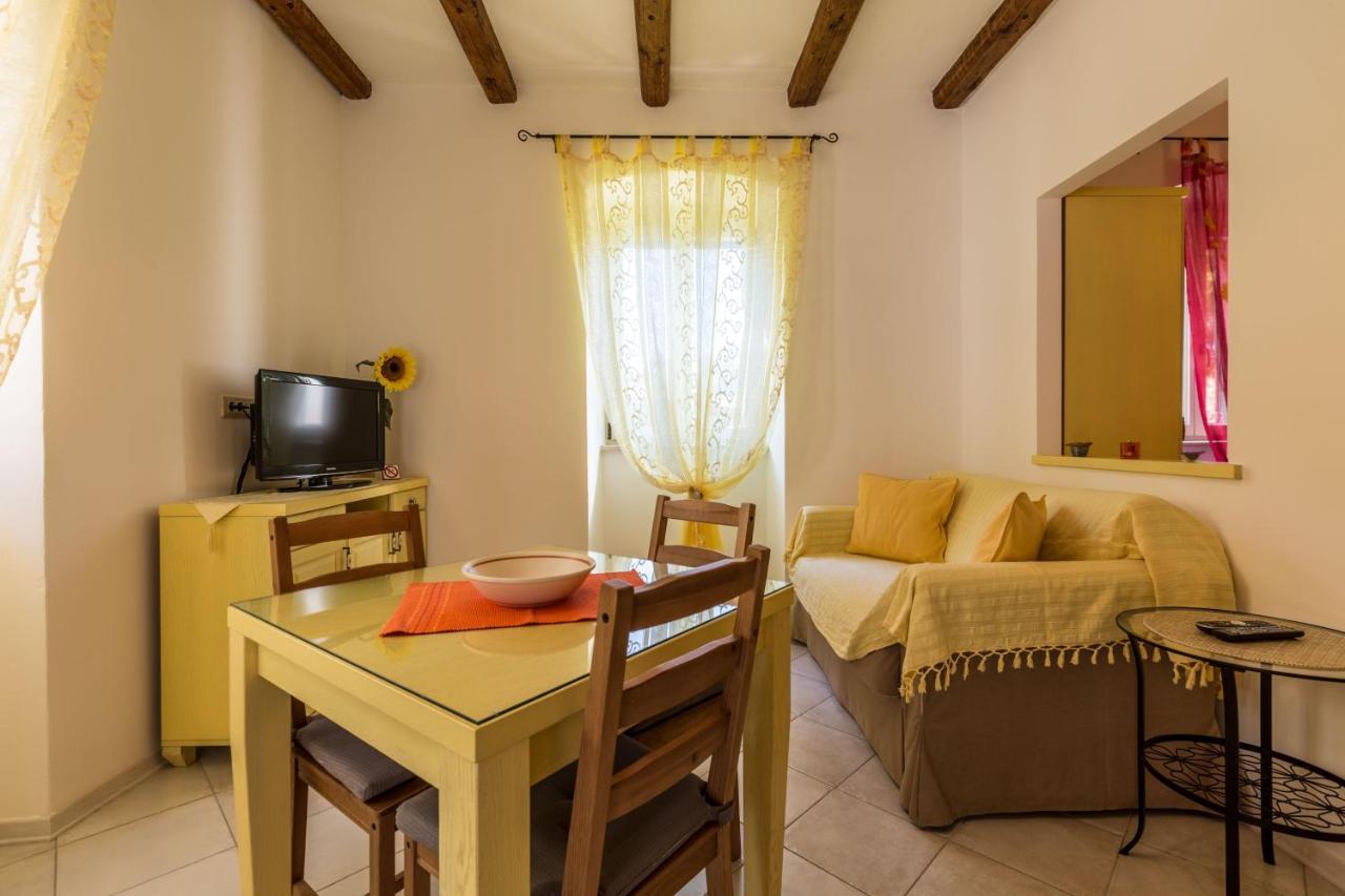 Apartments Casa Saina ロヴィニ エクステリア 写真
