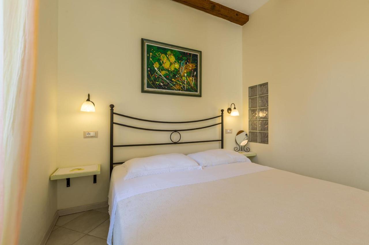 Apartments Casa Saina ロヴィニ エクステリア 写真