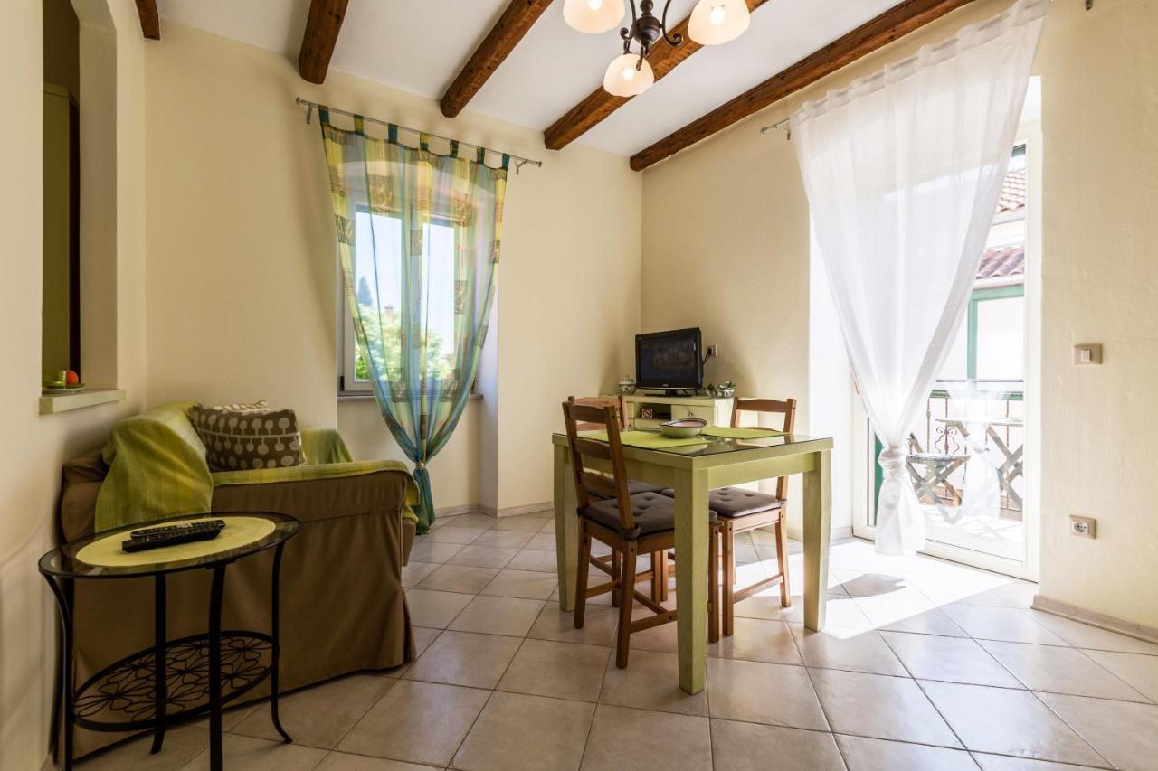 Apartments Casa Saina ロヴィニ エクステリア 写真