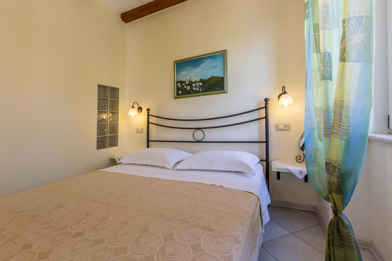 Apartments Casa Saina ロヴィニ エクステリア 写真