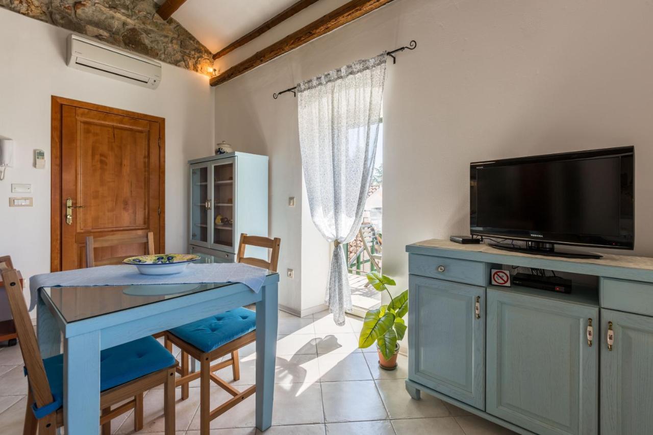 Apartments Casa Saina ロヴィニ エクステリア 写真