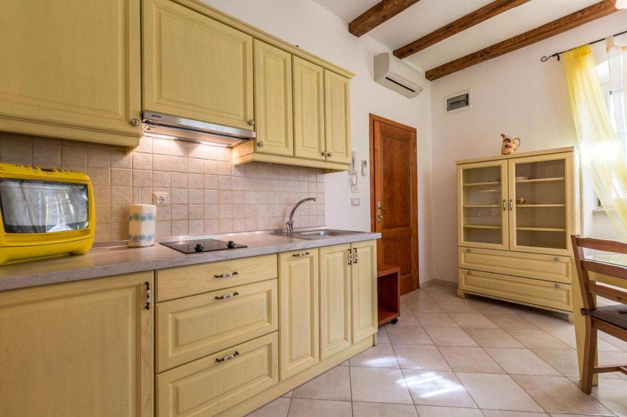 Apartments Casa Saina ロヴィニ エクステリア 写真