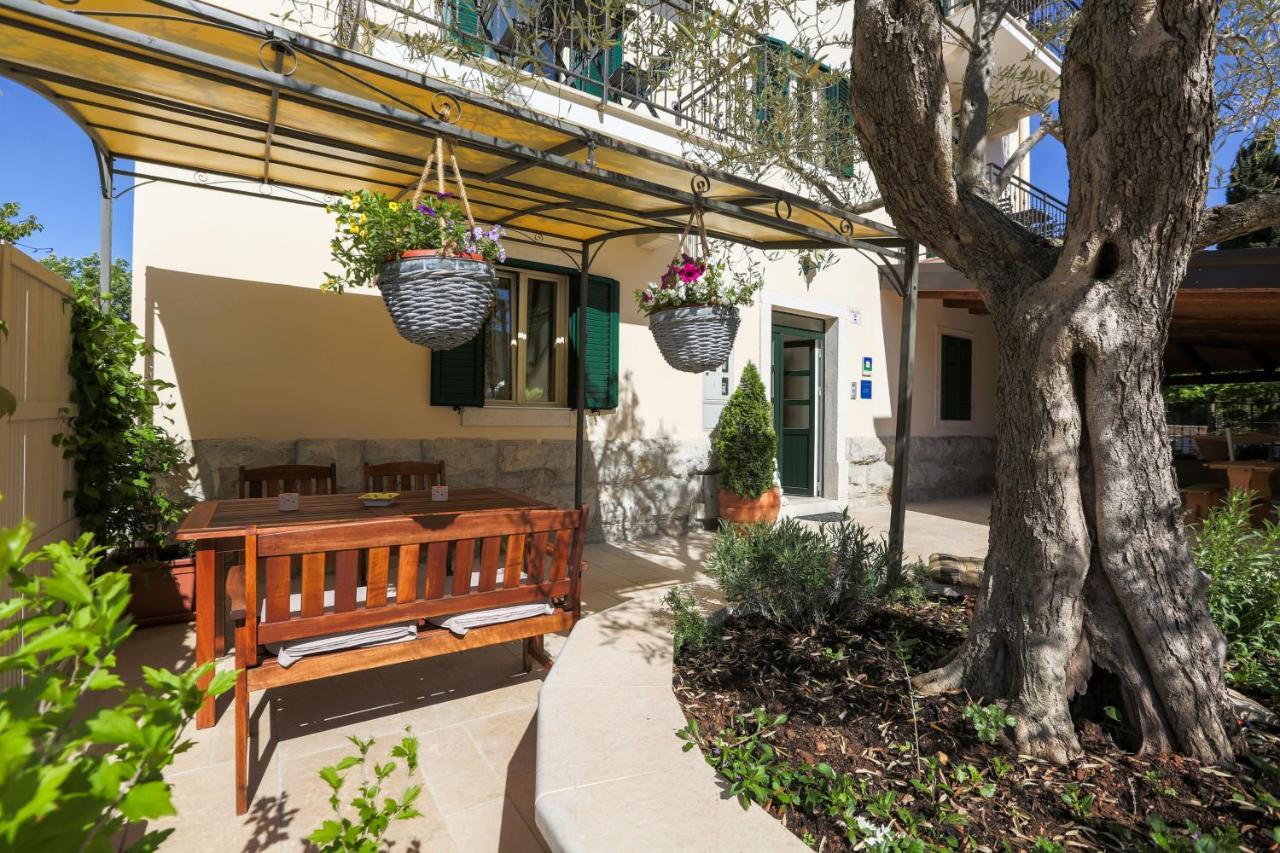 Apartments Casa Saina ロヴィニ エクステリア 写真