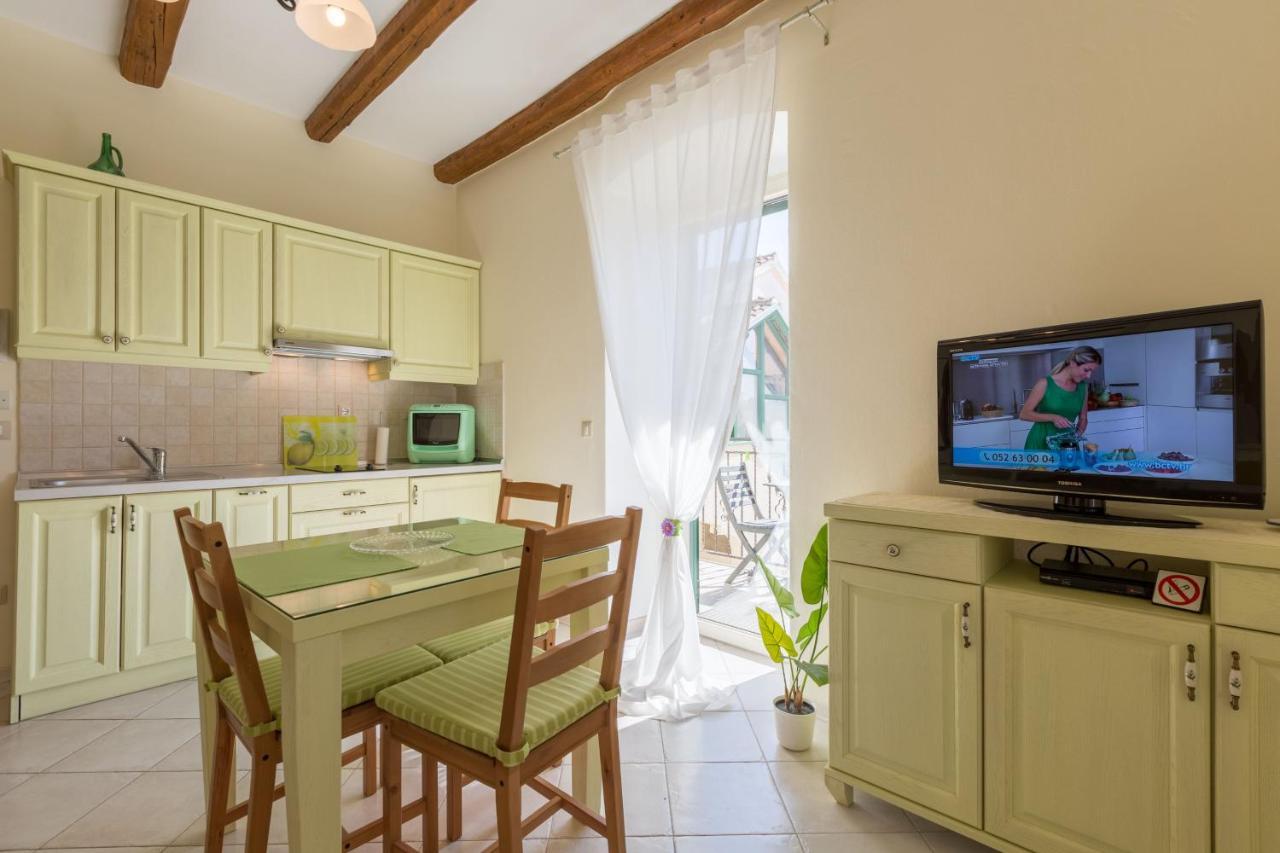 Apartments Casa Saina ロヴィニ エクステリア 写真