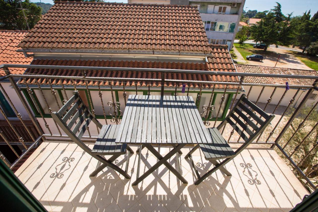 Apartments Casa Saina ロヴィニ エクステリア 写真