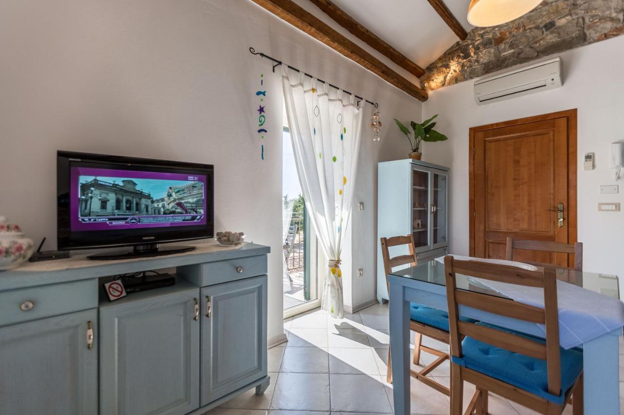 Apartments Casa Saina ロヴィニ エクステリア 写真