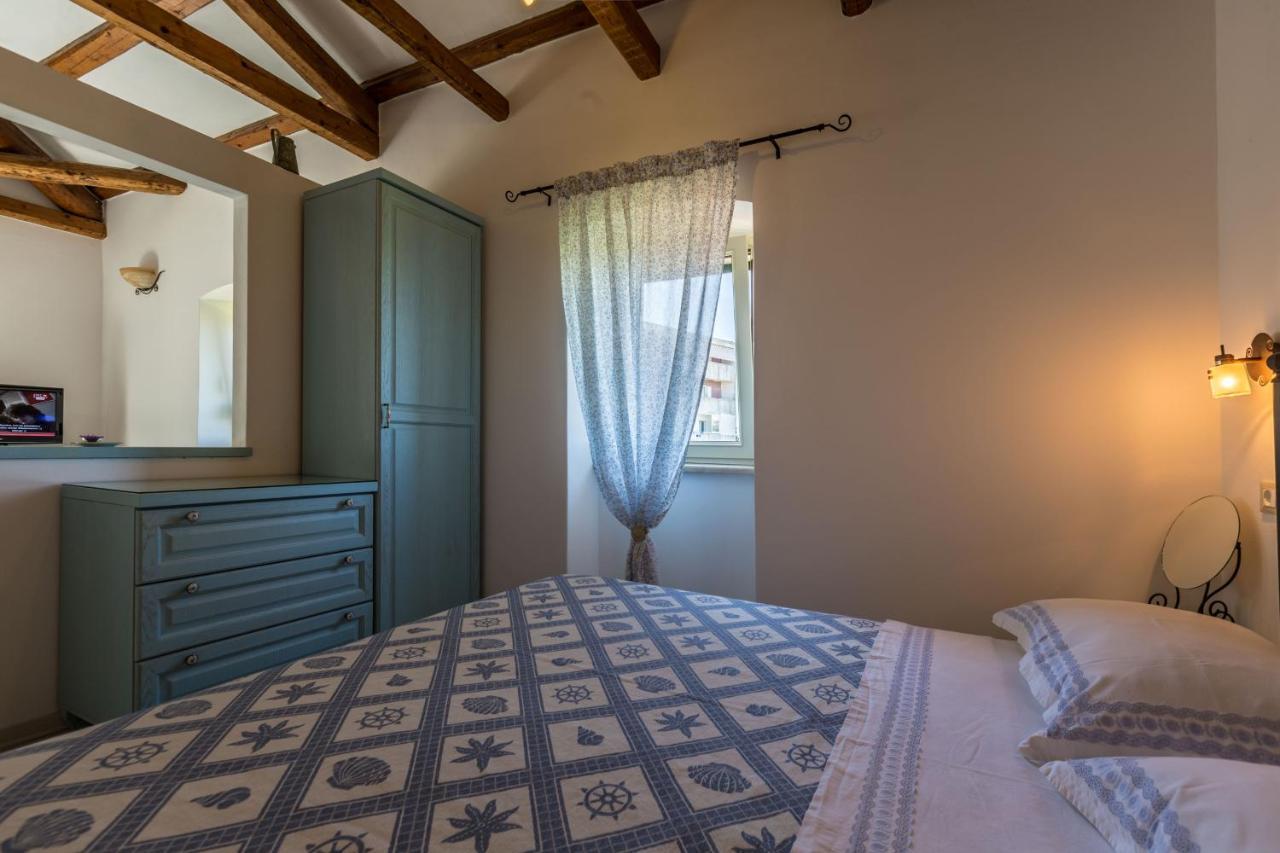 Apartments Casa Saina ロヴィニ エクステリア 写真