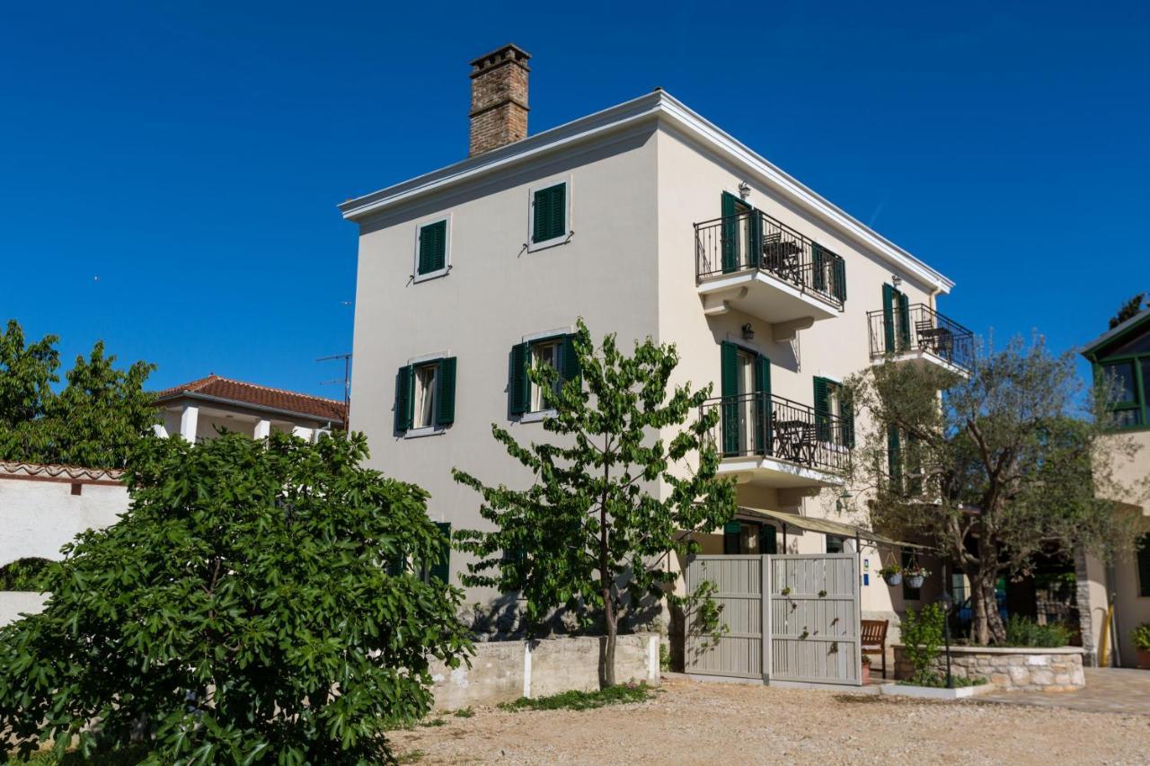 Apartments Casa Saina ロヴィニ エクステリア 写真