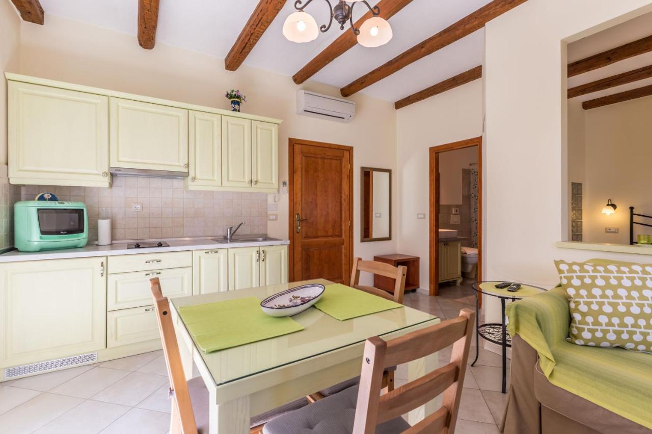 Apartments Casa Saina ロヴィニ エクステリア 写真